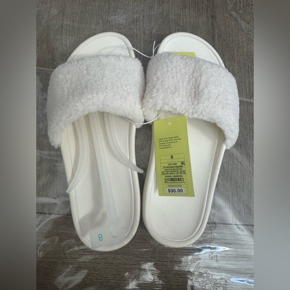 All in motion slip ons size 8 NWT - Picture 1 of 5